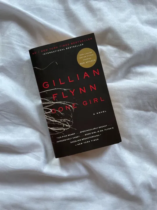 Gone%20Girl%20by%20Gillian%20Flynn%20%20(%20Premium%20Paper%20and%20Matte%20Cover%20)%20-%20Image%204