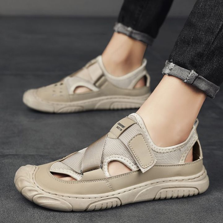 Closed%20Toe%20Sandals%20Men's%20Summer%20New%20Hollow%20Breathable%20Deodorant%20Beach%20Hole%20Shoes%20Men's%20Outdoor%20Driving%20Antiskid%20Shoe%20-%20Image%205