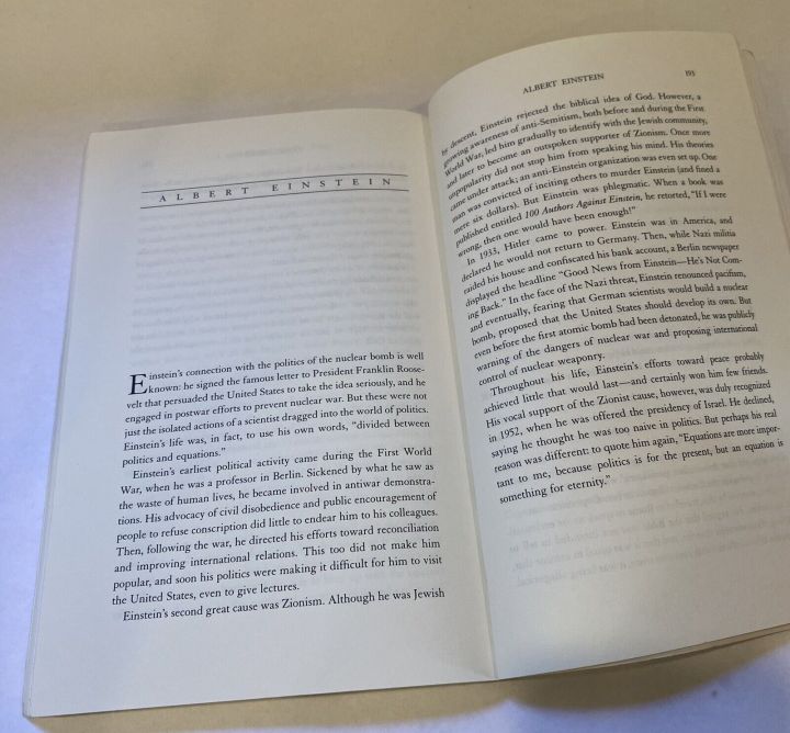 A%20Brief%20History%20of%20Time%20by%20Stephen%20Hawking%20-%20Image%202