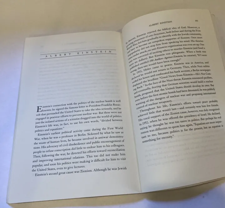 A%20Brief%20History%20of%20Time%20by%20Stephen%20Hawking%20-%20Image%202