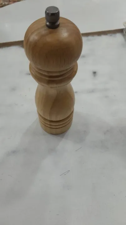 Wood%20Pepper%20and%20Salt%20Grinder%20-(Wooden)%20-%20Image%209