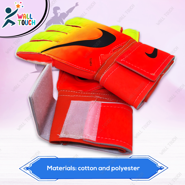 Professional%20Footballer%20Goalkeeper%20Gloves%20Sticky%20&%20Good%20Grip%20High%20Quality%20Goalkeeper%20Gloves%20-%20Image%205