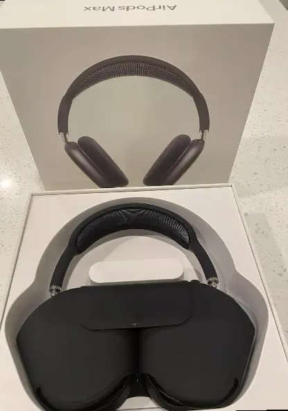 AirPods%20Max%20Premium%20Bluetooth%20Headphone%20-%20Image%204