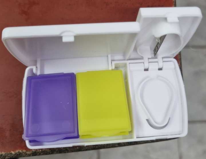 Portable Medicine Cutter Splitter Divide Storage Case