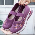 New Design Comfortable Mesh Surface Flat Women's Sneakers.