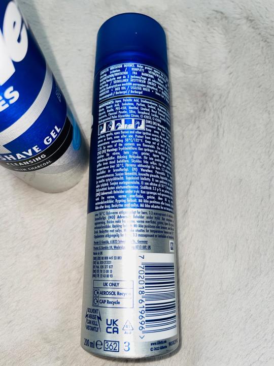 Gillette%20Shaving%20Gel%20Cleansing%20with%20Charcoal%20%20200ml%20UK%20-%20Image%202