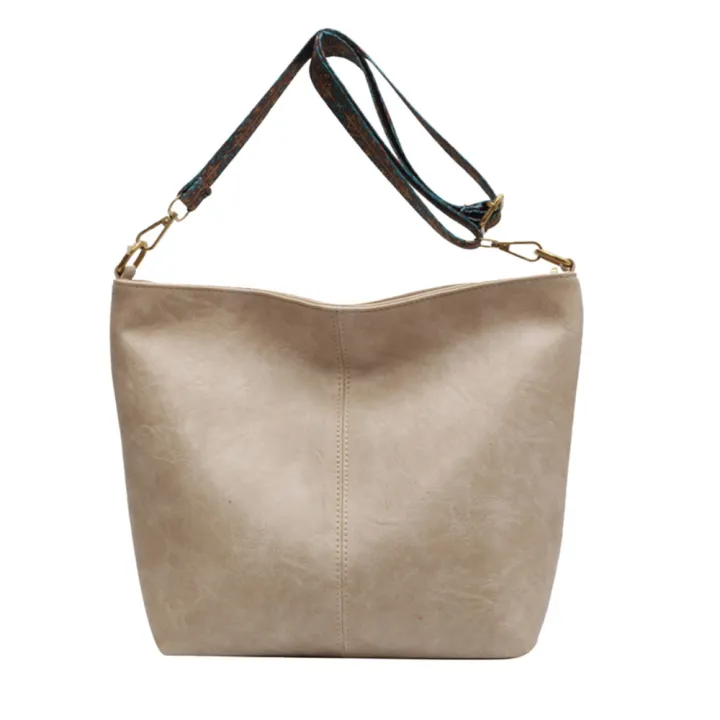 Fashionable%20and%20trendy%20wide%20strap%20PU%20shoulder%20sling%20bag%20high-capacity%20crossbody%20bag%20for%20women%20-%20Image%203