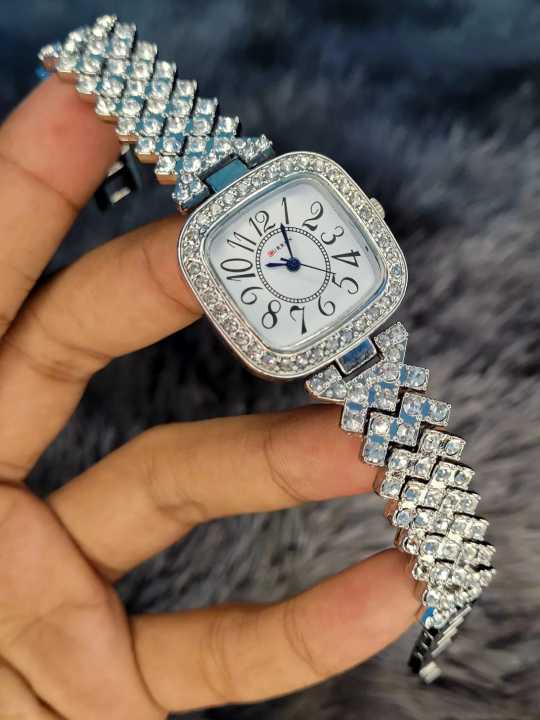 Fashionable%20Women's%20Quartz%20Wristwatch%20-%20round%20Dial%20-%20Stainless%20Steel%20Strap%20-%20Water%20Resistant%20-%203ATM%20-%20Analog%20Display%20-%20Image%202