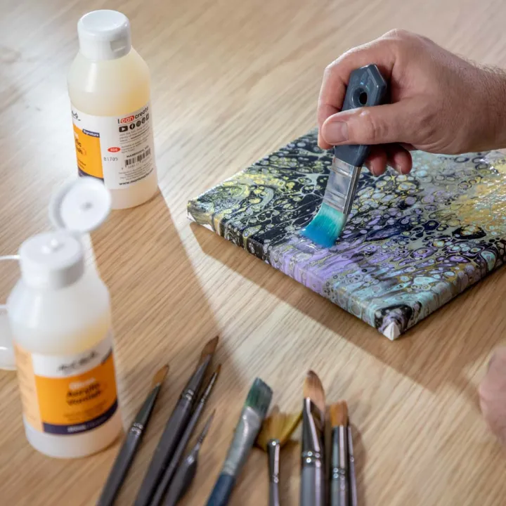 Mont%20Marte%20Gloss%20Acrylic%20Varnish%20Varnish%20250%20-%20Image%202
