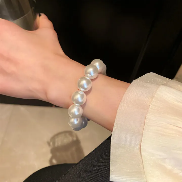 Adjustable%20pearl%20bracelet%20for%20women%20-%20Image%203