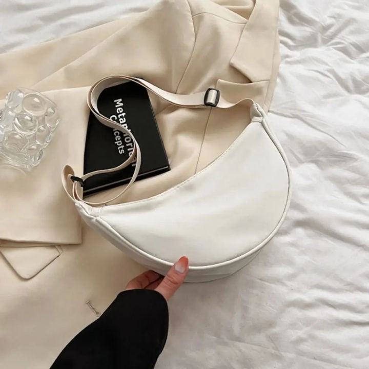 Trendy%20Nylon%20Crossbody%20Bag%20-%20Lightweight%20Casual%20&%20Sporty%20Streetwear%20Purse%20for%20Women%20-%20Image%208