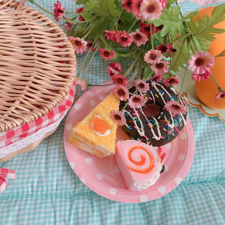 Country%20Style%20Wicker%20Picnic%20Basket%20Hamper%20with%20Lid%20and%20Handle%20&%20Liners%20for%20Picnics,%20Parties%20and%20BBQs%20-%20Image%209