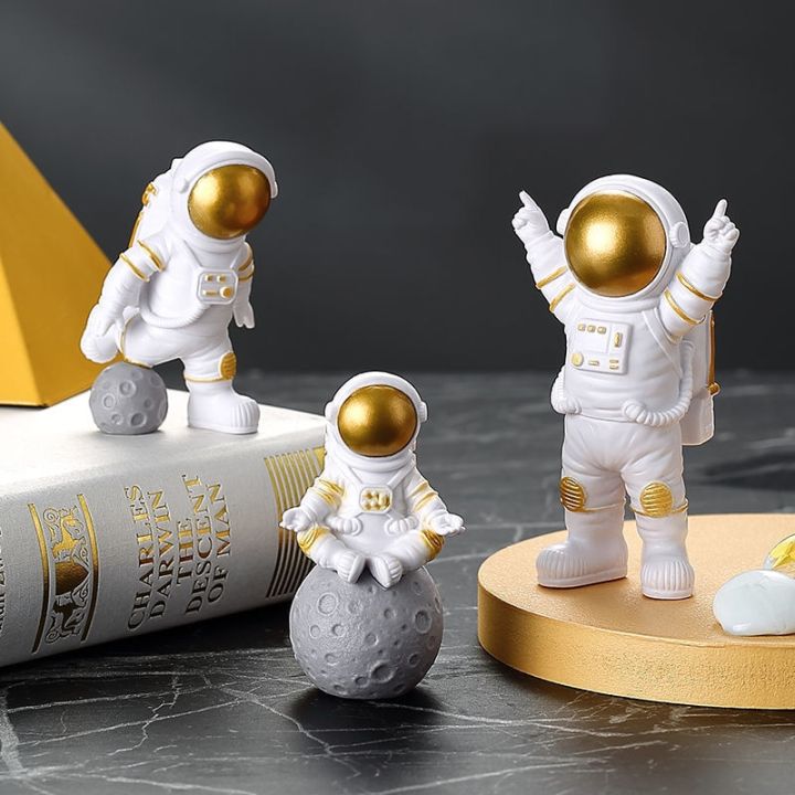 1pc%20Resin%20Astronaut%20Figure%20Statue%20Figurine%20Spaceman%20Sculpture%20Educational%20Toys%20Desktop%20Home%20Decoration%20Astronaut%20Model%20Kids%20Gift%20-%20Image%206