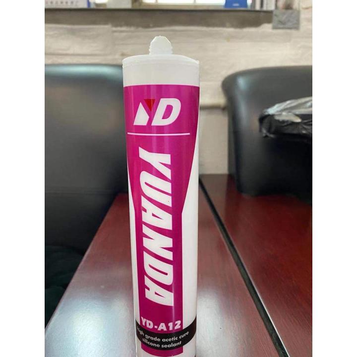 Er-xotin Moskvada bir kechalik munosabatlar uchun sherik qidirmoqda. Erotik massaj va oldingi oyin video