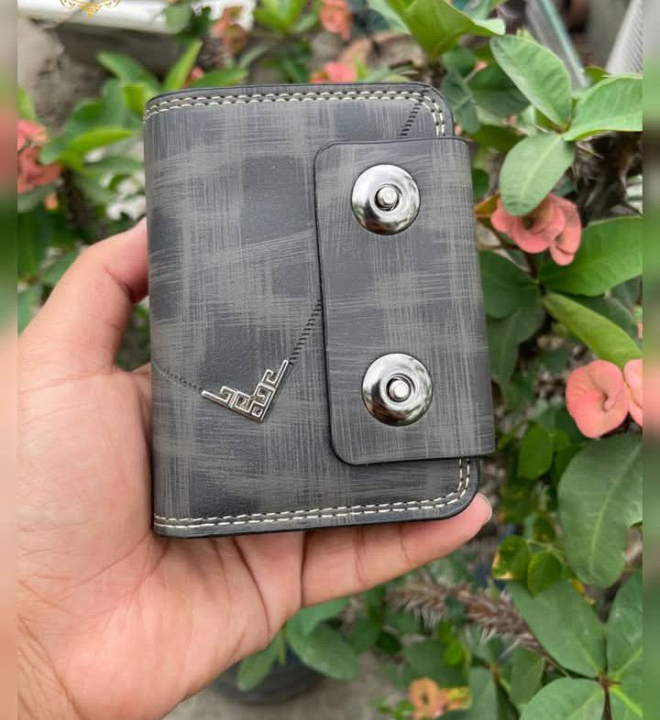 Stylish%20Multi-Compartment%20Zipper%20Wallet%20for%20Men%20and%20Women%20%E2%80%93%20Premium%20PU%20Leather%20Card%20Holder%20-%20Image%202