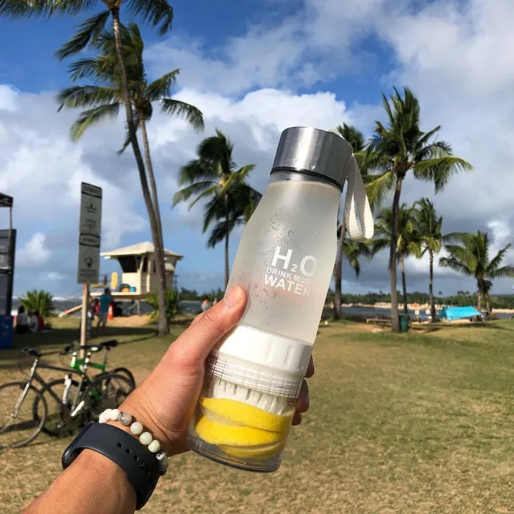 H2O%20Fruit%20Infuser%20Water%20Bottle%20-%20Image%202
