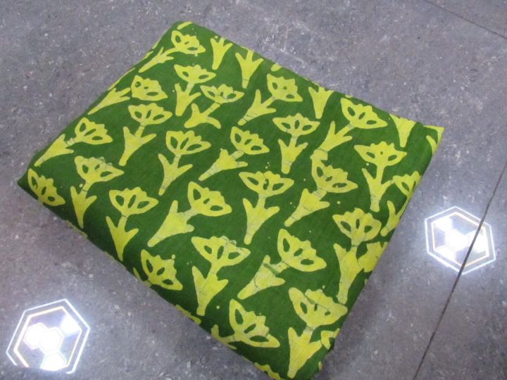 Mom%20batik%20goj%20Kapor/Cumillar%20mom%20batik%20Summer%20Collection%20Unstitched%20fabric/Batik%20Goj%20kapor%20(3%20goj%20per%20piece)%20-%20Image%204