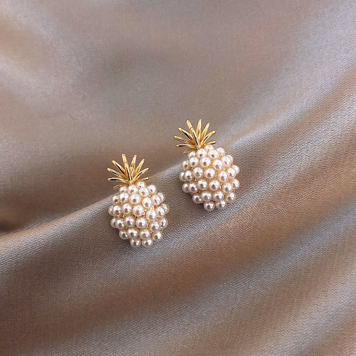 Pineapple Pearl Small Earrings French Retro High-quality Earrings Net Red Temperament Female Earrings Prevent Allergy