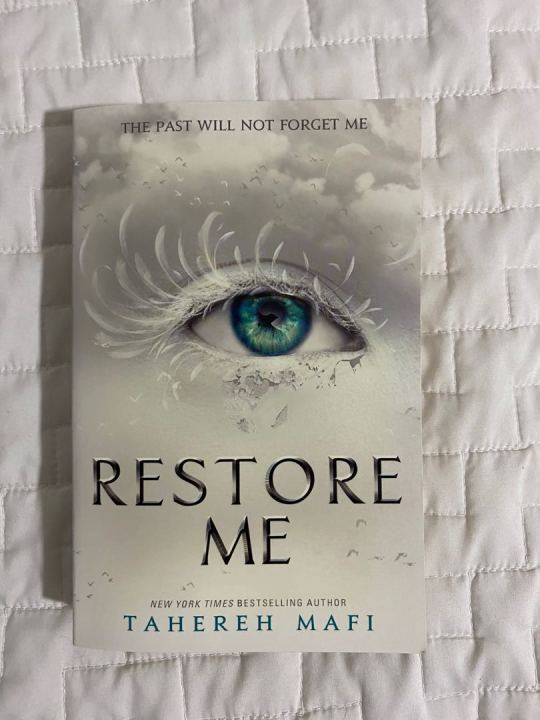 Restore%20Me%20(Shatter%20Me%20#4)%20%20Tahereh%20Mafi%20%20Premium%20Paper%20%20Matte%20Covers%20-%20Image%205
