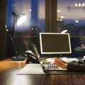 Adjustable Classic Metal Swing Arm Desk Lamp MT-810.