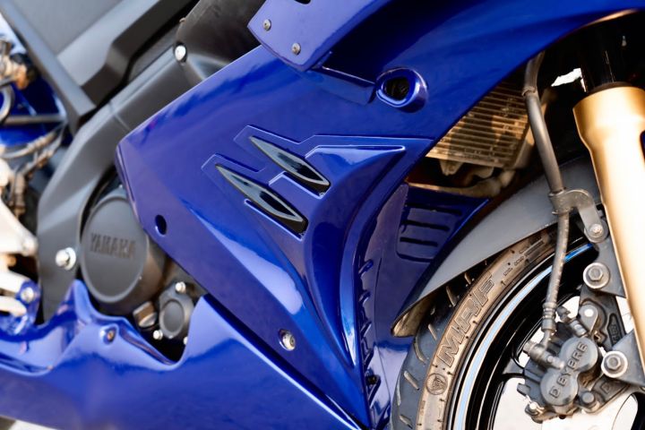 Lower%20Spoiler%20For%C2%A0R15%C2%A0V3%20Black%20Color%20-%20Image%206