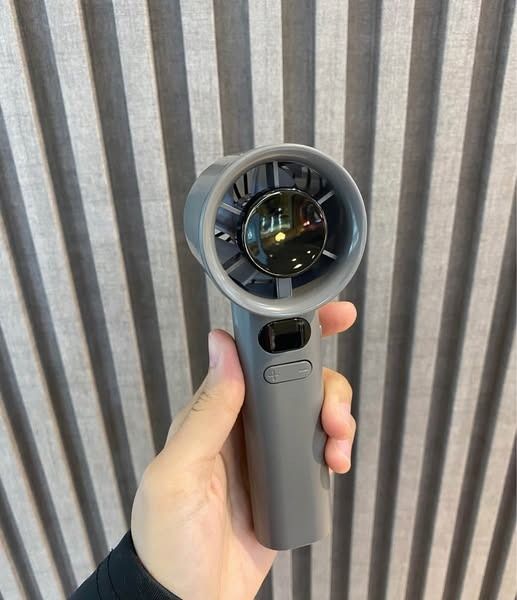 Small%20Hand%20Fan%20USB%20Rechargeable%20Pocket%20Fan%20for%20Women%20Men%20Travel/Camping/Outdoor%20-%20Image%204