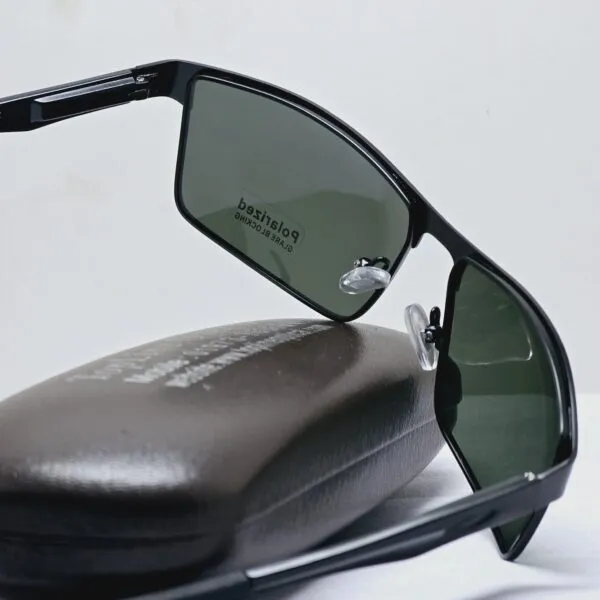Exclusive%202585%20Black%20Square%20Curved%20Polarised%20Sunglass%20For%20Unisex%20-%20Image%203