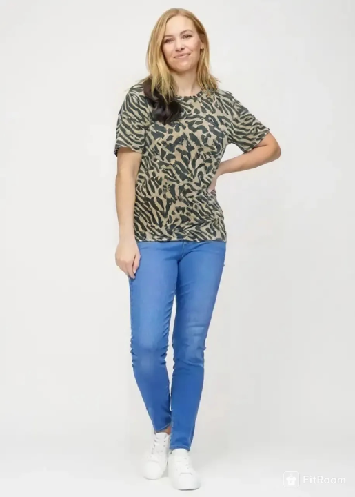 Denim%20High%20quality%20pant%20and%20t-shirt%20for%20girls%20stylish%20jeans%20and%20tops%20%7C%20Joggers%20pant%20and%20tops%20set%20for%20girls%20-%20Image%205