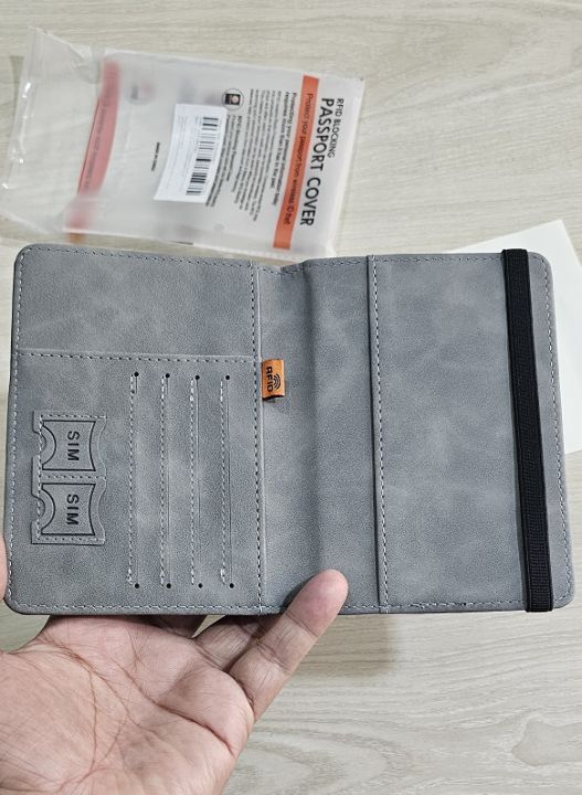 RFID%20Blocking%20Passport%20Holder%20Wallet%20-%20Image%205