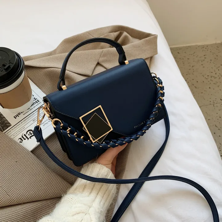 New%20Elegant%20Women's%20PU%20Leather%20Designer%20Crossbody%20Bag%20with%20Metal%20Chain%20Flap%20-%20Image%204