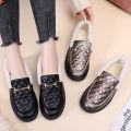 Old Beijing cloth shoes, thick-soled snow boots, winter women's short cotton shoes, Korean version of versatile, velvet, thickened, warm and fashionable cotton slippers. 