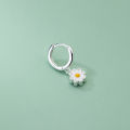 1Pair New Simple Cute Daisy Flower Pendant Stud Earrings For Women Girls Sweet Earrings Girl Wedding Party Jewelry Gift.