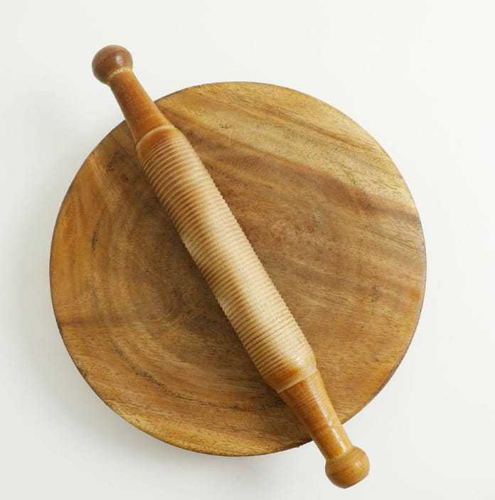 Sheesham%20Wood%20-%20Easy%20to%20Use%20and%20Clean%20-%20Beautifully%20patterned%20rolling%20board%20-%20Wooden%20Piri%20Belon%20-%20Roti%20Maker%20-%20Image%205
