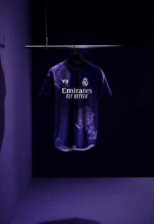 Real%20Madrid%20New%20Season%204th%20kit%20jersey%202023/24%20football%20-%20Image%203