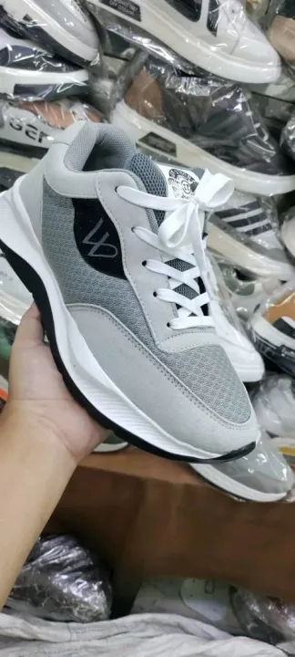 High-Quality%20Sports%20Sneakers%20Men%20Casual%20Shoes%20Fashion%20Sneakers%20-%20Flyknit%20Lightweight%20Slip-On%20Men's%20-%20Comfortable%20All%20Seasons%20-%20Image%204