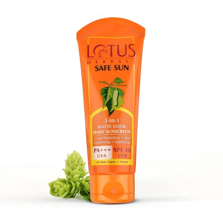 Lotus%20Safe%20Sun%203%20in%201%20Matte%20Look%20Daily%20Sunscreen%20SPF%2040%20PA+++%20-%2050GM%20-%20Image%205