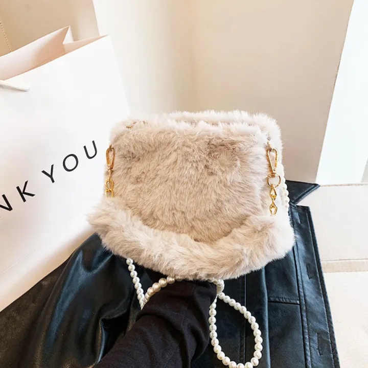 Messenger%20Bag%20Winter%20Square%20Bag%20Winter%20Underarm%20Bag%20Ins%20Package%20Plush%20Crossbody%20Bag%20Fashion%20Square%20Bag%20Plush%20Bag%20-%20Image%207