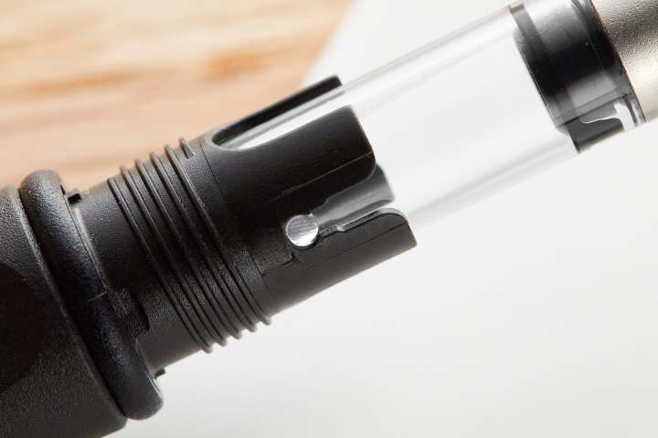 Lamy%20Safari%20Fountain%20Pen%20-%20Charcoal%20Black%20-%20Image%205