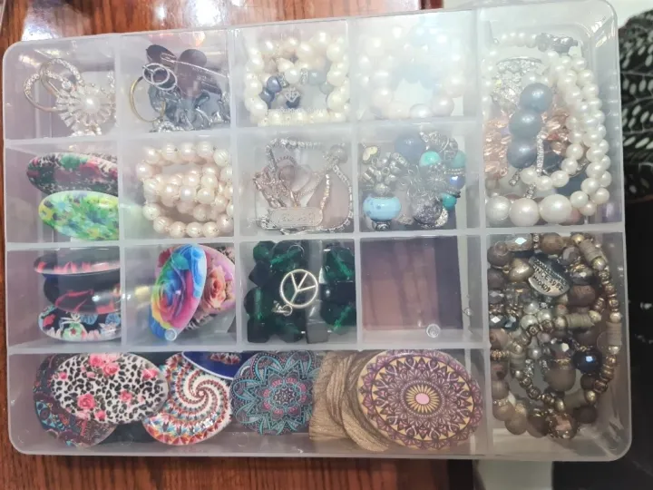 Jewelry%20Storage%20and%20Display%20Case%20High-Impact%20Plastic%2015-Compartment%20Stackable%20%20%E2%80%93%20Essential%20Jewellery%20Organizer%20Box%20for%20Women%20-%20Image%207