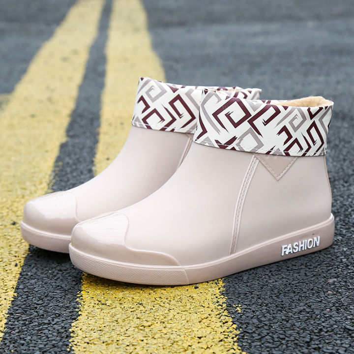 G%20fashion%20rain%20boots%20women's%20trend%20short%20water%20shoes%20for%20four%20seasons%20wear%20work%20shoes%20Korean%20version%20of%20the%20medium%20non-slip%20wear-resistant%20rain%20boots%20-%20Image%205