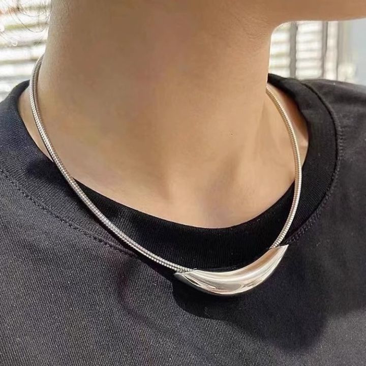 Collier%20Acier%20Inoxydable%20Bijoux%20Chunky%20Curved%20Tear%20Drop%20Pendant%20Design%20Choker%20Necklace%20Stainless%20Steel%20Necklace%20for%20Women%20-%20Image%205