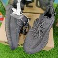 Mens Yeezy Boost 350-V2 Trendy Men's Sneakers Oem Grade Vietnam - Low Top Type - Versatile for Every Season - Comfortable Wear. 