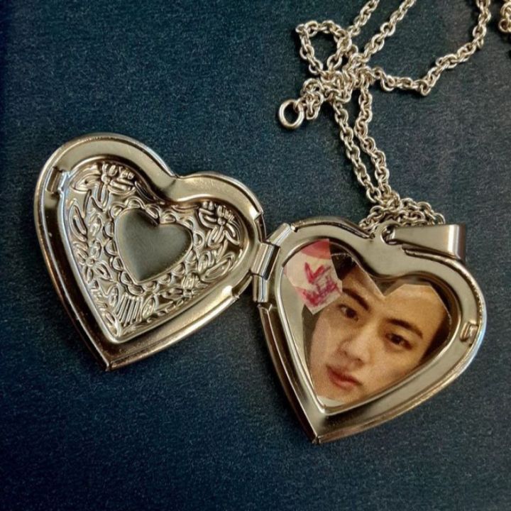 Small%20Love%20Heart%20Photo%20Locket%20Necklace%20for%20Kids%20and%20Women,%20Stainless%20Steel%20Pendant,%20Trendy%20Design,%20Ideal%20Gift%20for%20Anniversary,%20Engagement,%20or%20Special%20Occasions%20-%20Image%205
