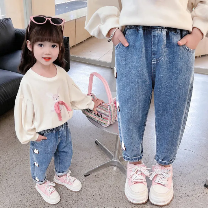 Girls'%20jeans%202024%20spring%20and%20autumn%20new%20children's%20loose%20Korean%20version%20of%20the%20baby%20foreign%20casual%20Korean%20version%20of%20the%20fashion%20pants%20-%20Image%204