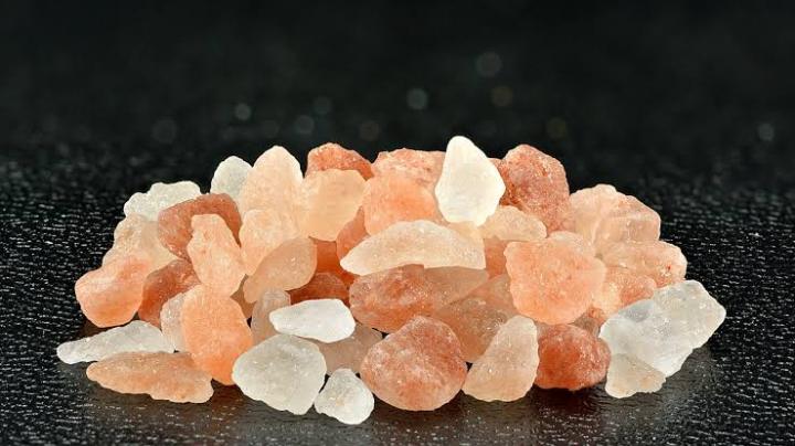 Himalayan%20Natural%20Pink%20Salt%20Rock%20Salt%20-%20500gm%20Storage%20Glass%20Jar%20-%20Image%203