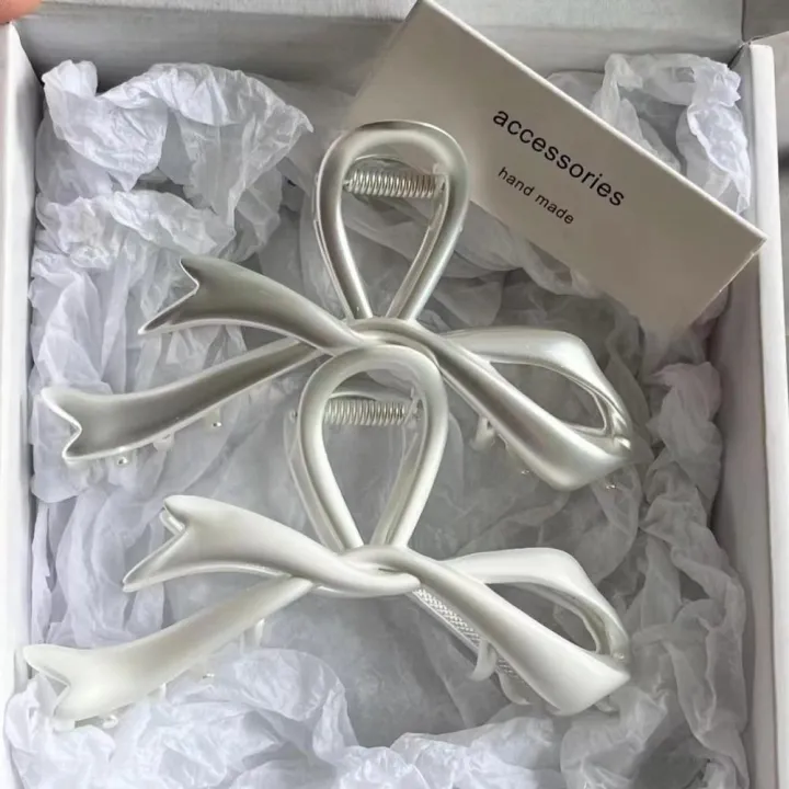 Metal%20Bow%20Hair%20Claw%20Chic%20Advanced%20Personalised%20Bow%20Knot%20Shark%20Clip%20Vintage%20Ribbon%20Shape%20Claw%20Clip%20for%20Hair%20Styling%20Women's%20Fashion%20Hair%20Management%20Style%20Tool%20Accessorizing%20-%20Image%202
