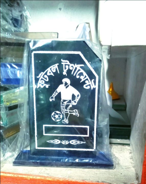 High%20Quality%20Glass%20Football%20Tournament%20Mini%20Crest%20Gift%20for%20Football%20Players,%205"inch%20-2%20pcs%20-%20Image%203