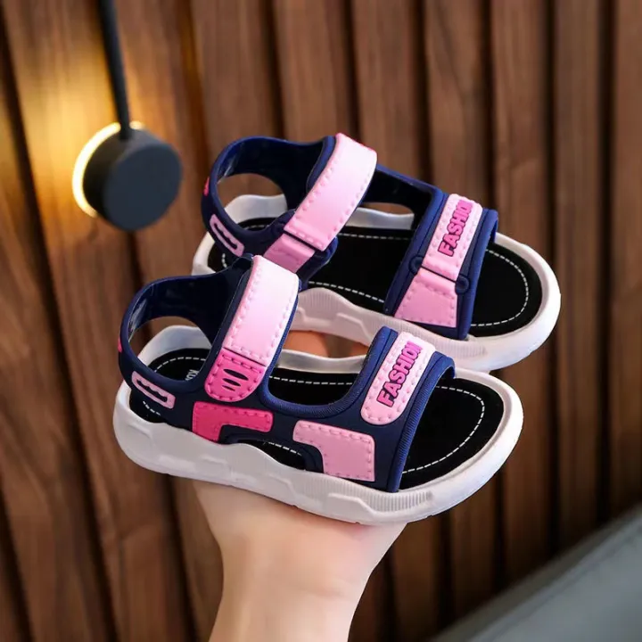 Children's%20and%20girls'%20sandals%202023%20new%20Korean%20version%20of%20soft-soled%20non-slip%20middle-sized%20and%20boys'%20baby%20beach%20sandals%20-%20Image%204