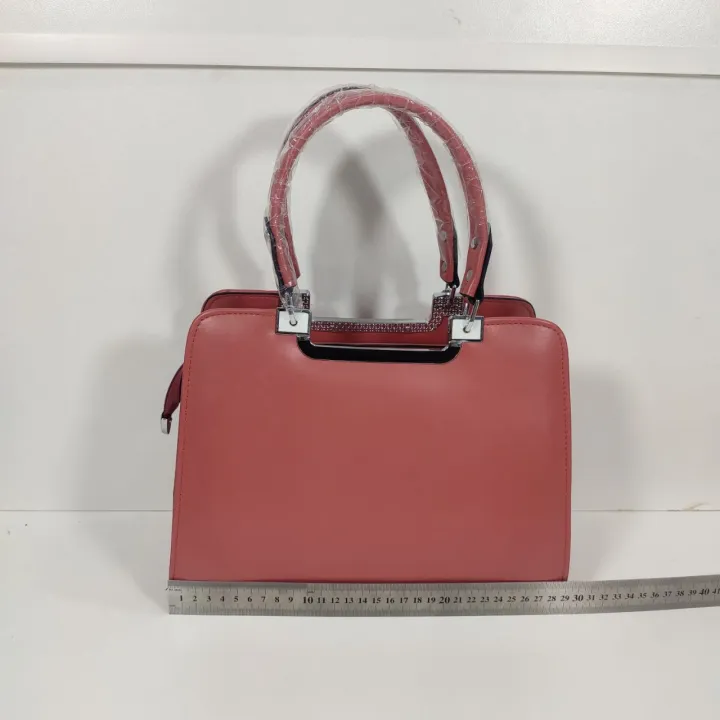 Elite%20Non%20Leather%20-%20Luxe-%20Pink%20Shoulder%20Fashion%20Bag%20For%20Women%20-%20The%20Ultimate%20Statement%20of%20Style%20&%20Trend%20-%20Height%2022cm%20&%20Width%2029cm%20-%20Image%203