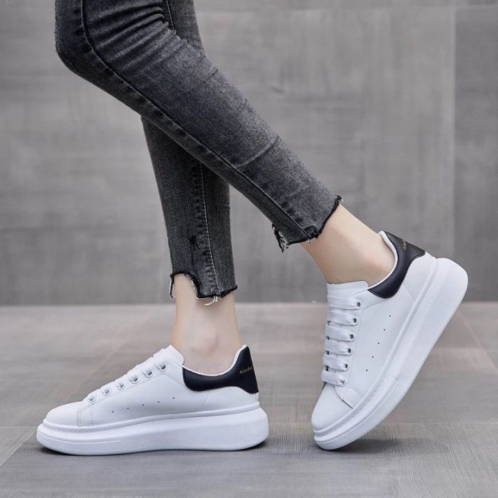 Hot%20Collection%20of%20Stylish%20and%20Fashionable%20Winter%20and%20Summer%20Exclusive%20Low%20Top%20Sneakers%20Converse%20Shoes%20for%20Men%20-%20Easy%20To%20Maintain%20-%20Image%204